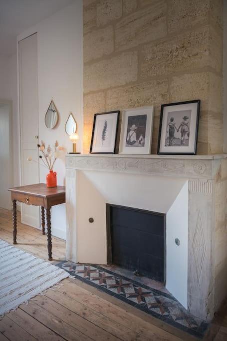 Appartement Avec Son Patio Dans Centre Historique De Bourg Exterior foto