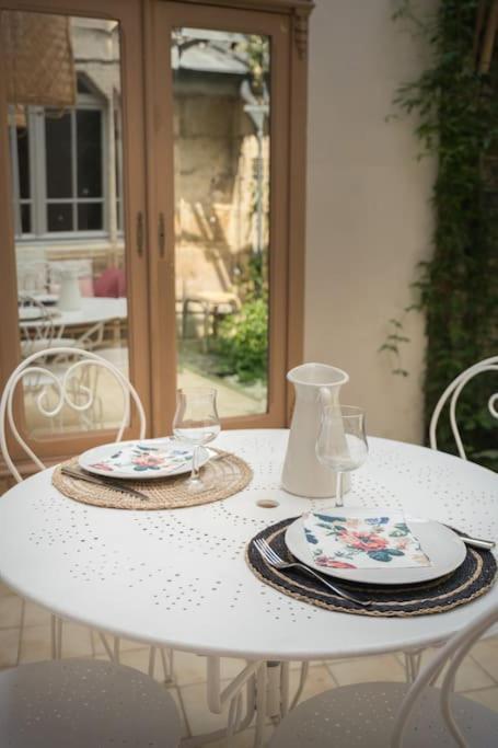 Appartement Avec Son Patio Dans Centre Historique De Bourg Exterior foto