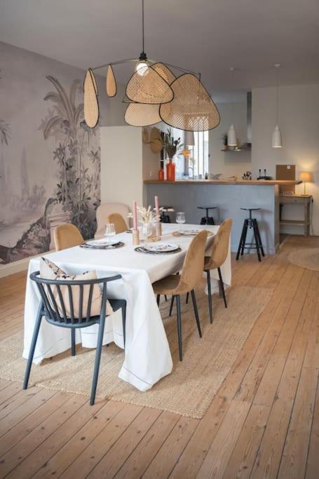 Appartement Avec Son Patio Dans Centre Historique De Bourg Exterior foto